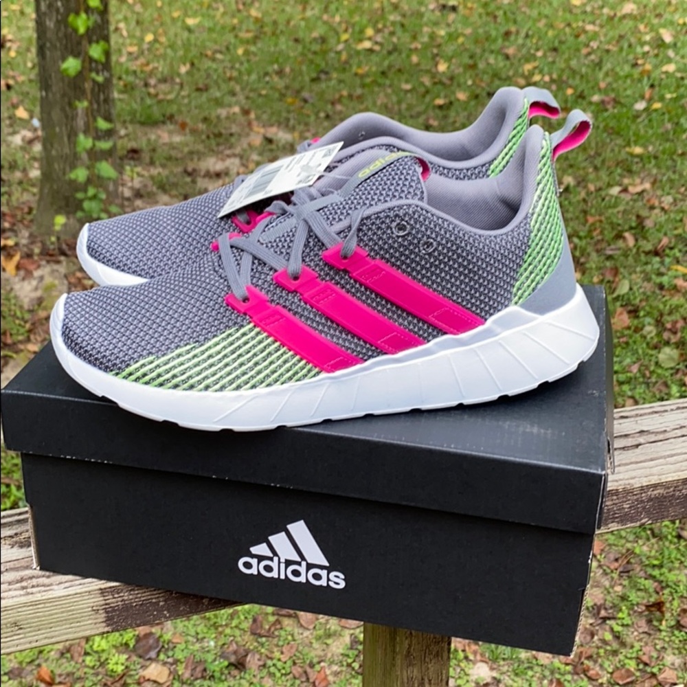 Adidas Questar Flow sneakers